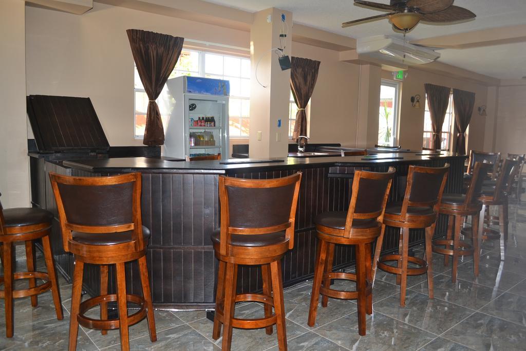 Montecristo Inn Piarco Exterior foto