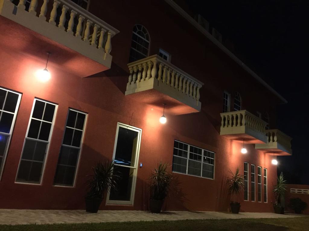 Montecristo Inn Piarco Exterior foto