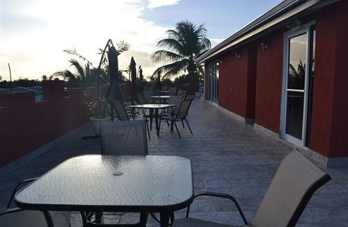 Montecristo Inn Piarco Exterior foto